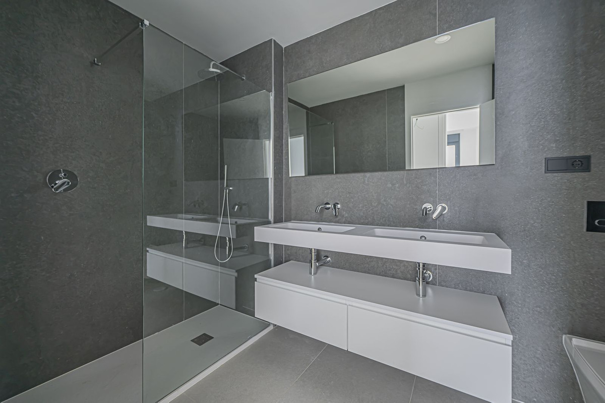 Te koop Middle Floor Apartment Costa Del Sol Altos De Los Monteros € 995.000,-