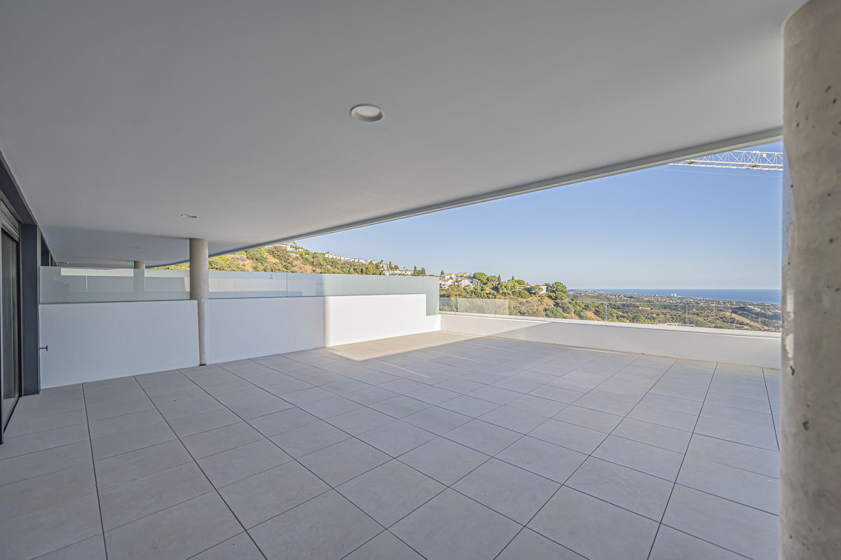 Te koop Middle Floor Apartment Costa Del Sol Altos De Los Monteros € 995.000,-