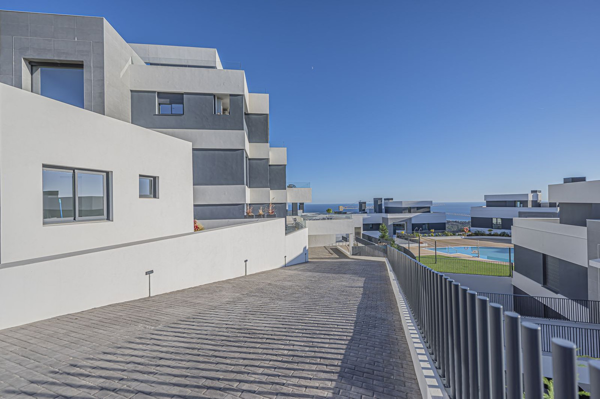 Te koop Middle Floor Apartment Costa Del Sol Altos De Los Monteros € 995.000,-
