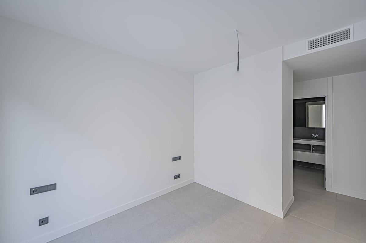 Te koop Middle Floor Apartment Costa Del Sol Altos De Los Monteros € 995.000,-