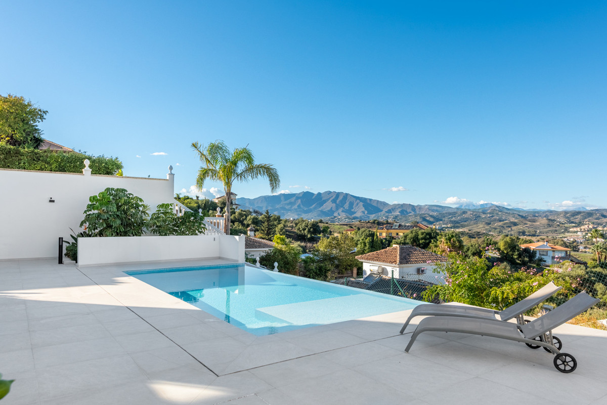 Te koop Vrijstaande Villa Costa Del Sol Cerros Del Aguila € 1.895.000,-