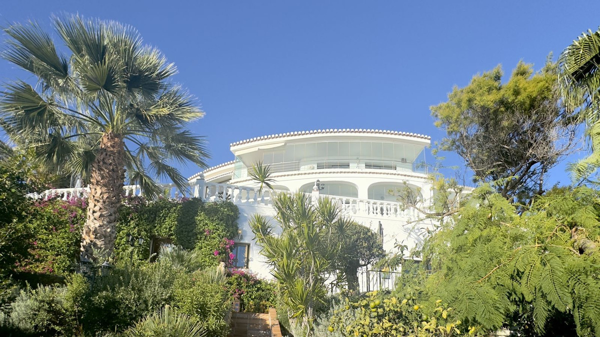 Te koop Vrijstaande Villa Costa Del Sol Benalmadena Costa € 3.200.000,-