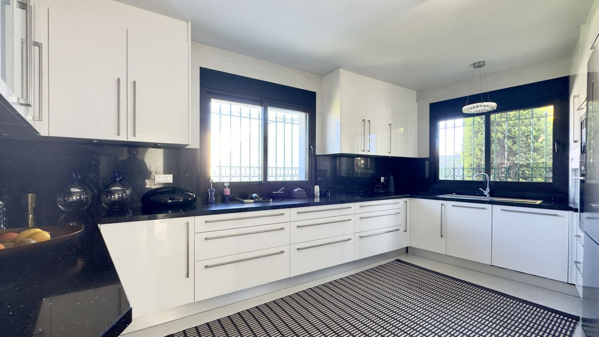 Te koop Vrijstaande Villa Costa Del Sol Benalmadena Costa € 3.200.000,-