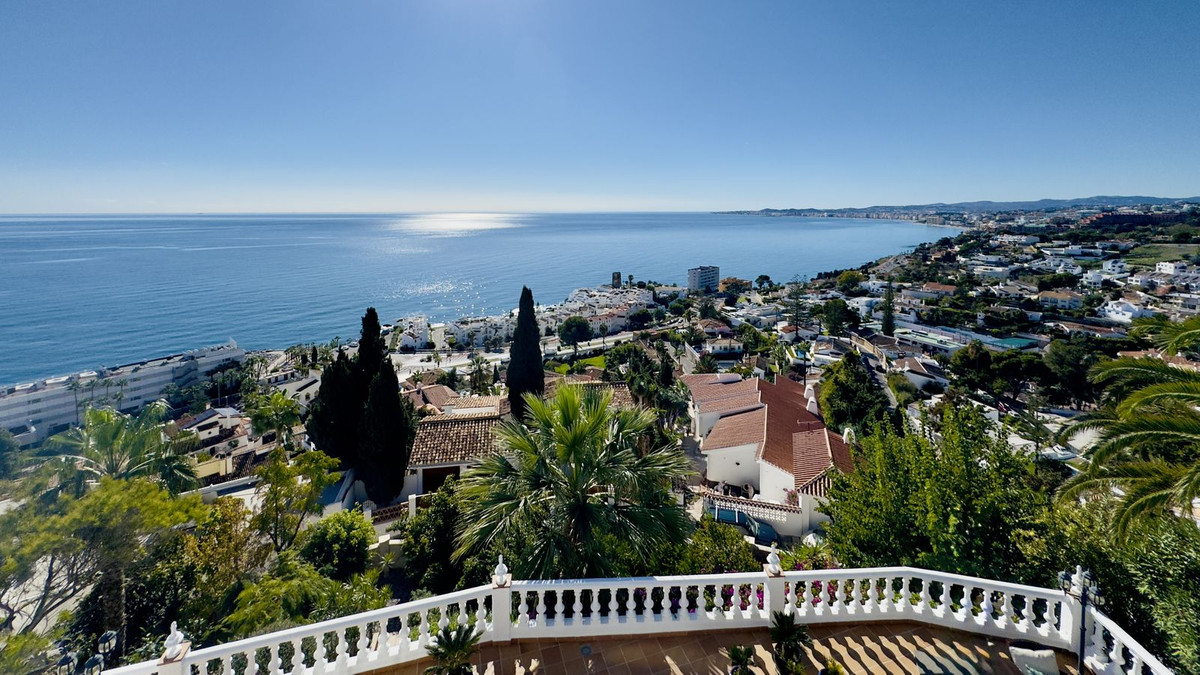 Te koop Vrijstaande Villa Costa Del Sol Benalmadena Costa € 3.200.000,-