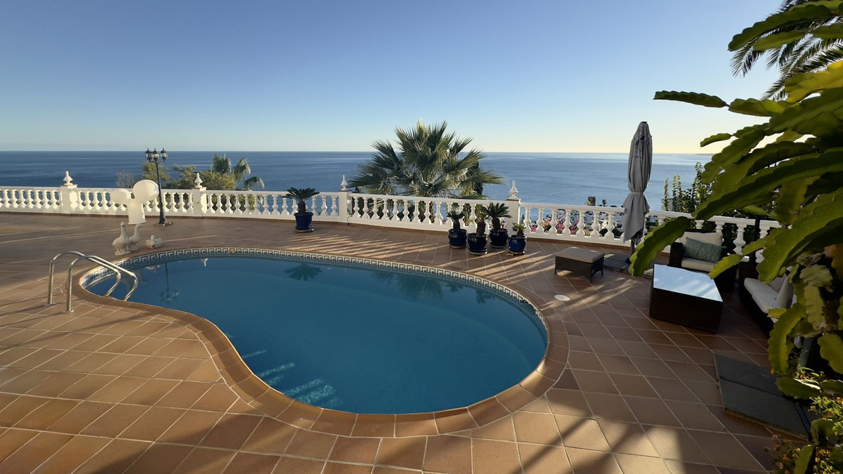 Te koop Vrijstaande Villa Costa Del Sol Benalmadena Costa € 3.200.000,-