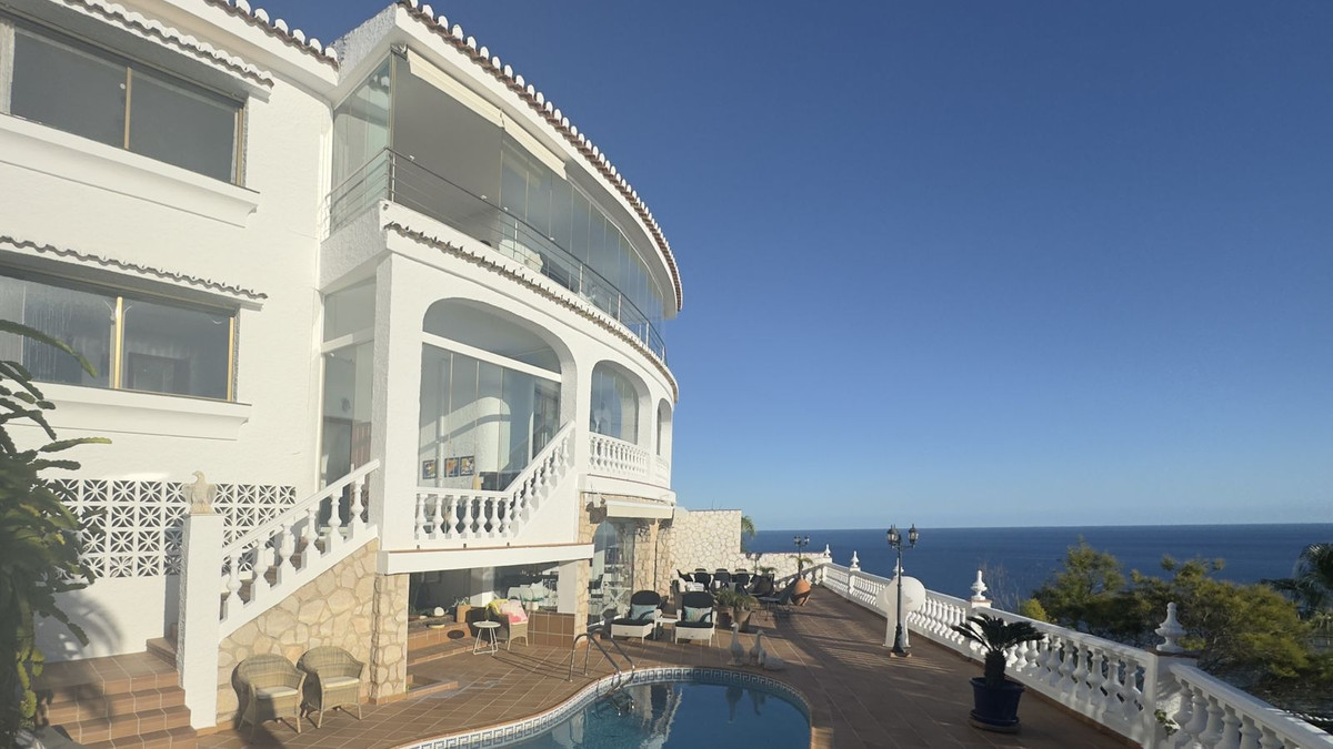 Te koop Vrijstaande Villa Costa Del Sol Benalmadena Costa € 3.200.000,-
