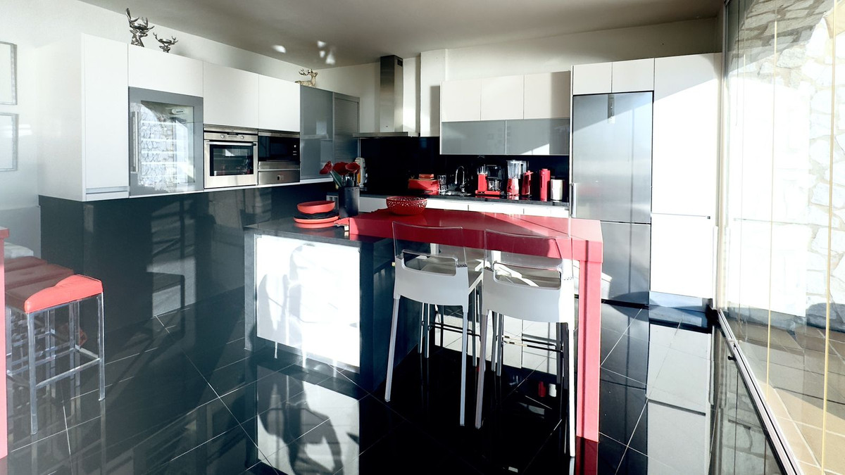 Te koop Vrijstaande Villa Costa Del Sol Benalmadena Costa € 3.200.000,-