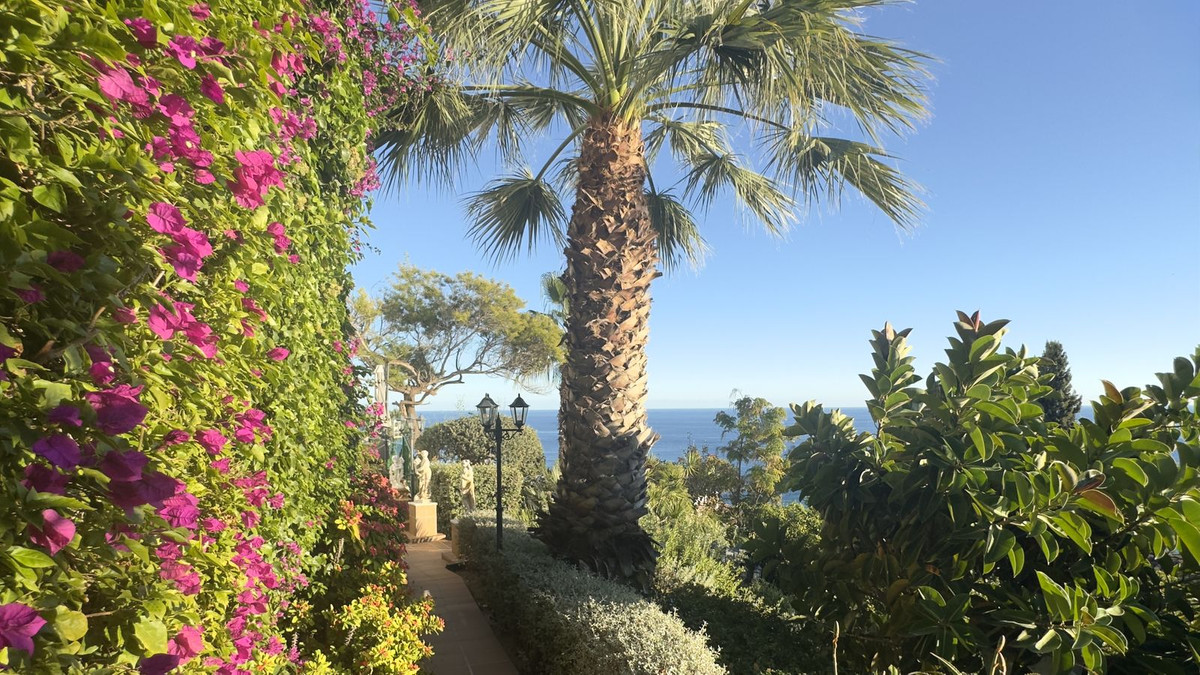 Te koop Vrijstaande Villa Costa Del Sol Benalmadena Costa € 3.200.000,-