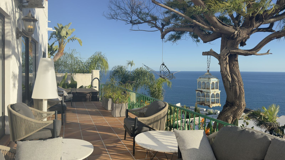 Te koop Vrijstaande Villa Costa Del Sol Benalmadena Costa € 3.200.000,-