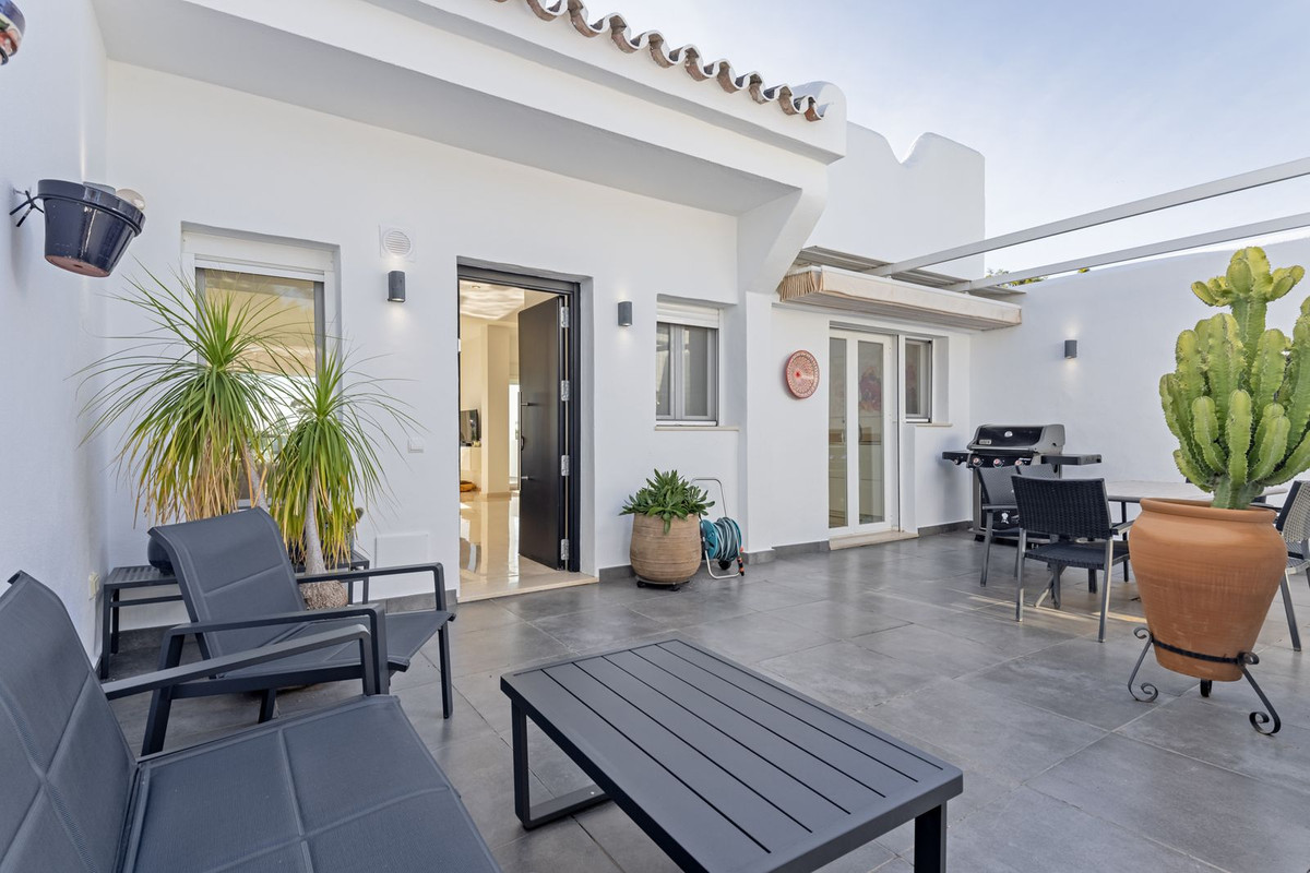 Te koop Half vrijstaand huis Costa Del Sol Nueva Andalucía € 995.000,-