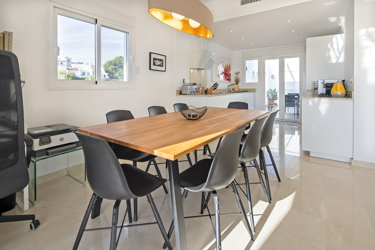 Te koop Half vrijstaand huis Costa Del Sol Nueva Andalucía € 995.000,-