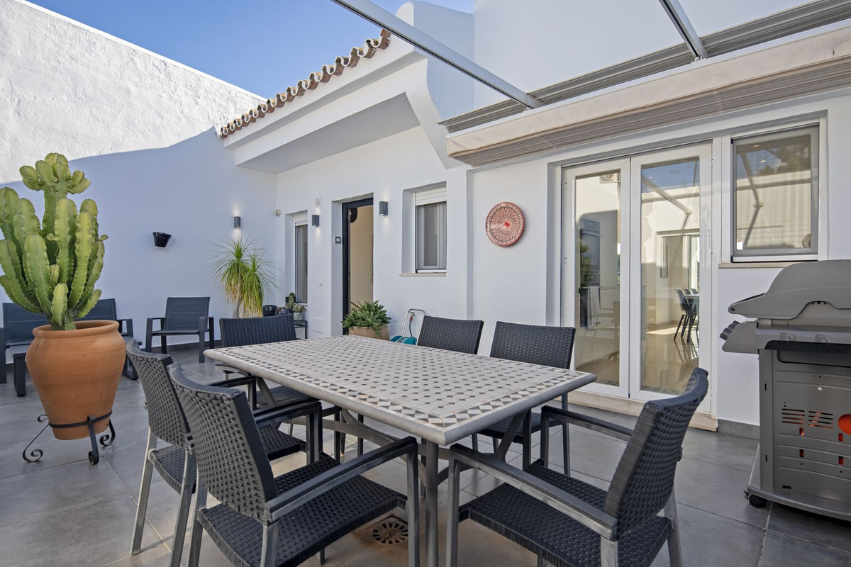 Te koop Half vrijstaand huis Costa Del Sol Nueva Andalucía € 995.000,-