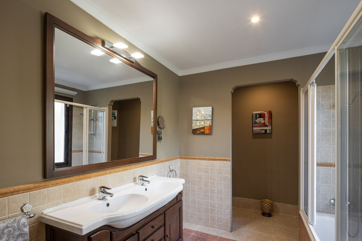 Te koop Vrijstaande Villa Costa Del Sol El Paraiso € 1.690.000,-