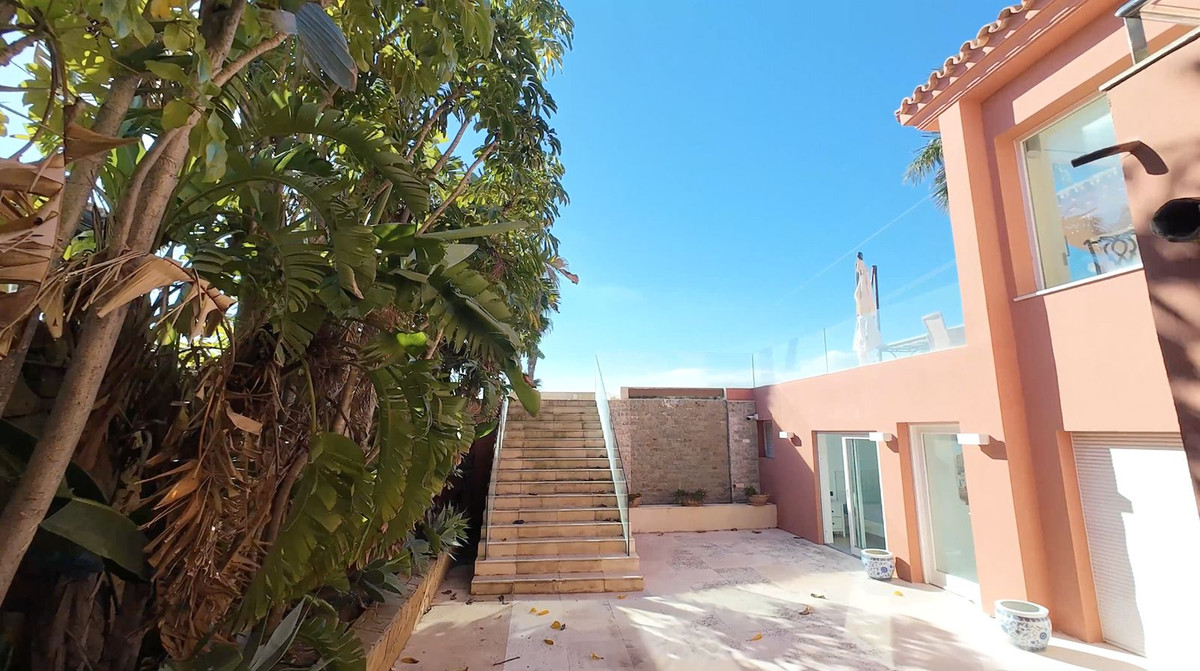 Te koop Vrijstaande Villa Costa Del Sol El Paraiso € 5.995.000,-