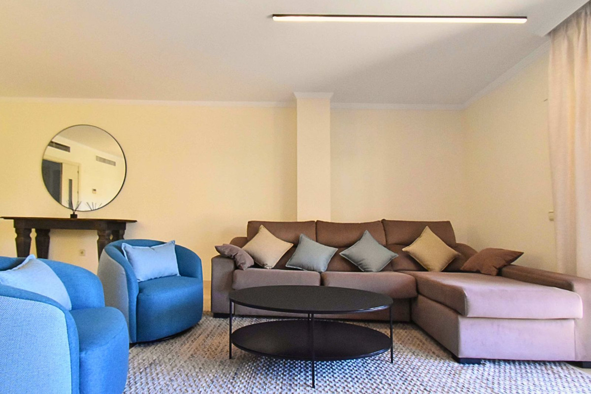 Te koop Middle Floor Apartment Costa Del Sol Casares Playa € 380.000,-