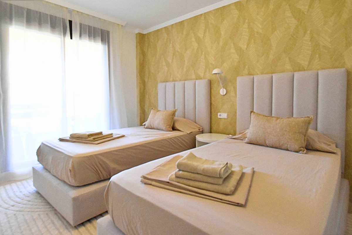 Te koop Middle Floor Apartment Costa Del Sol Casares Playa € 380.000,-