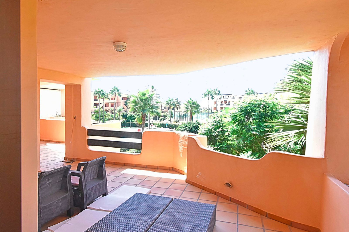 Te koop Middle Floor Apartment Costa Del Sol Casares Playa € 380.000,-