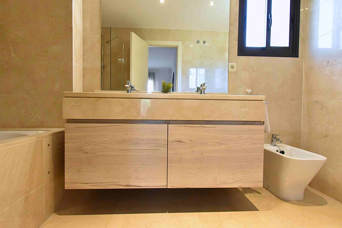 Te koop Middle Floor Apartment Costa Del Sol Casares Playa € 380.000,-