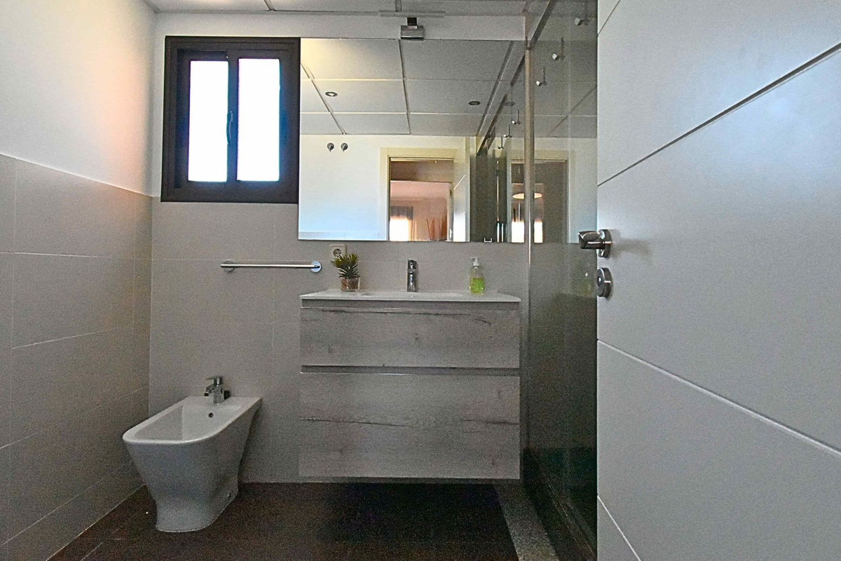 Te koop Middle Floor Apartment Costa Del Sol Casares Playa € 380.000,-