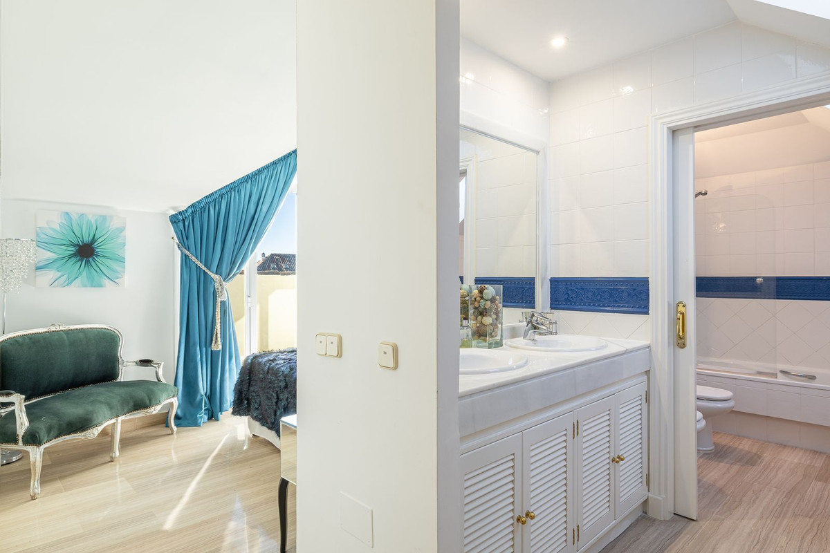 Te koop Penthouse Duplex Costa Del Sol Elviria € 1.250.000,-