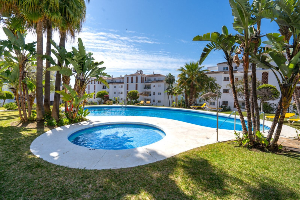 Te koop Middle Floor Apartment Costa Del Sol Calahonda € 330.000,-