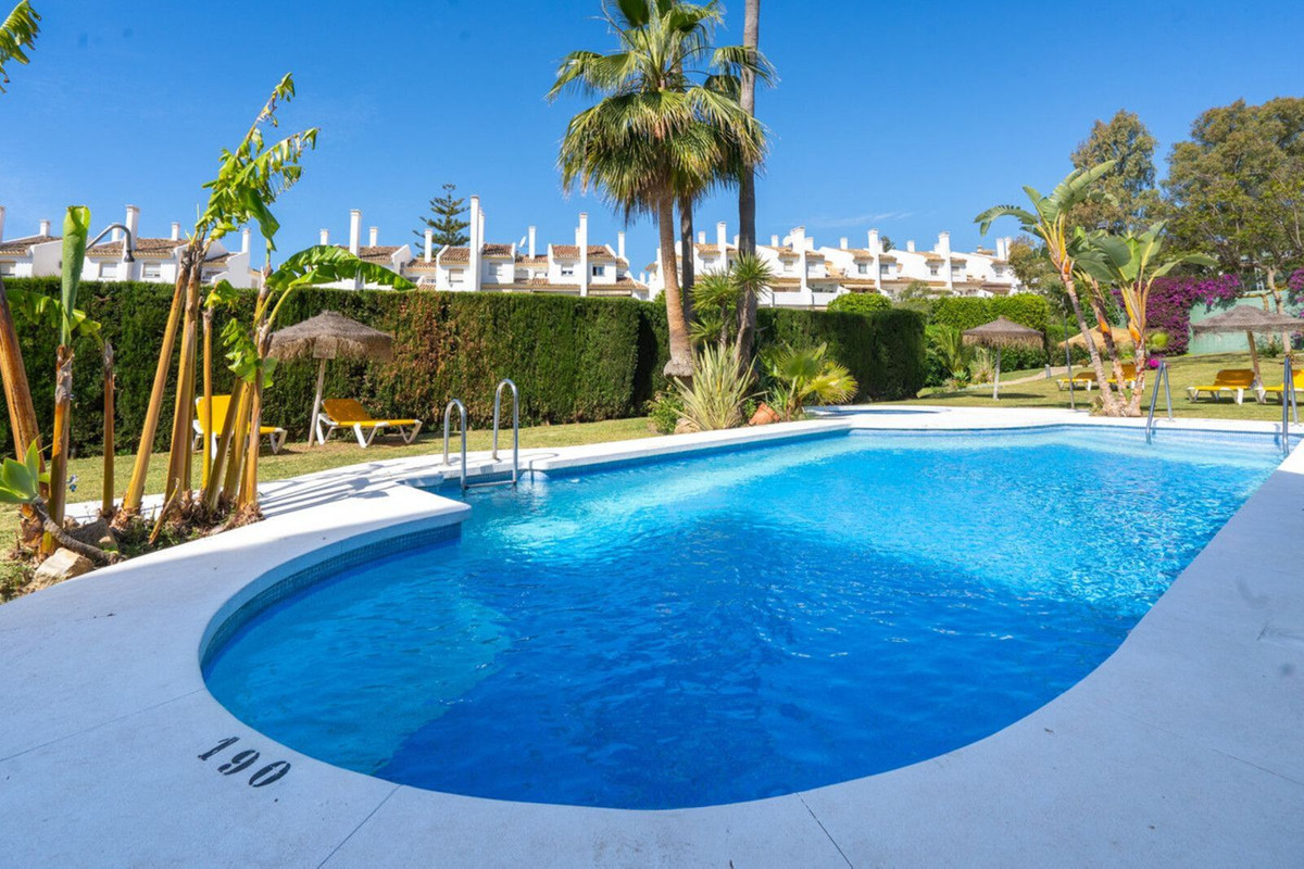 Te koop Middle Floor Apartment Costa Del Sol Calahonda € 330.000,-