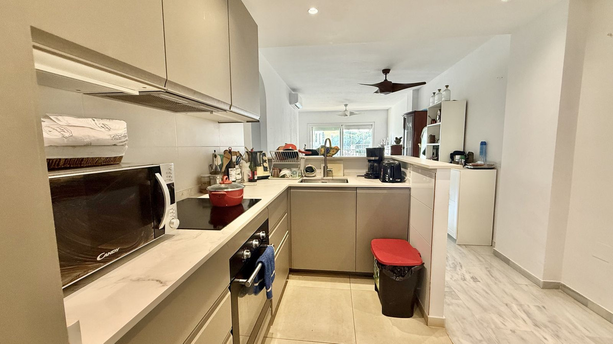 Te koop Middle Floor Apartment Costa Del Sol Calahonda € 330.000,-