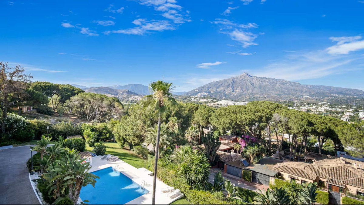 Te koop Middle Floor Apartment Costa Del Sol Nueva Andalucía € 749.000,-