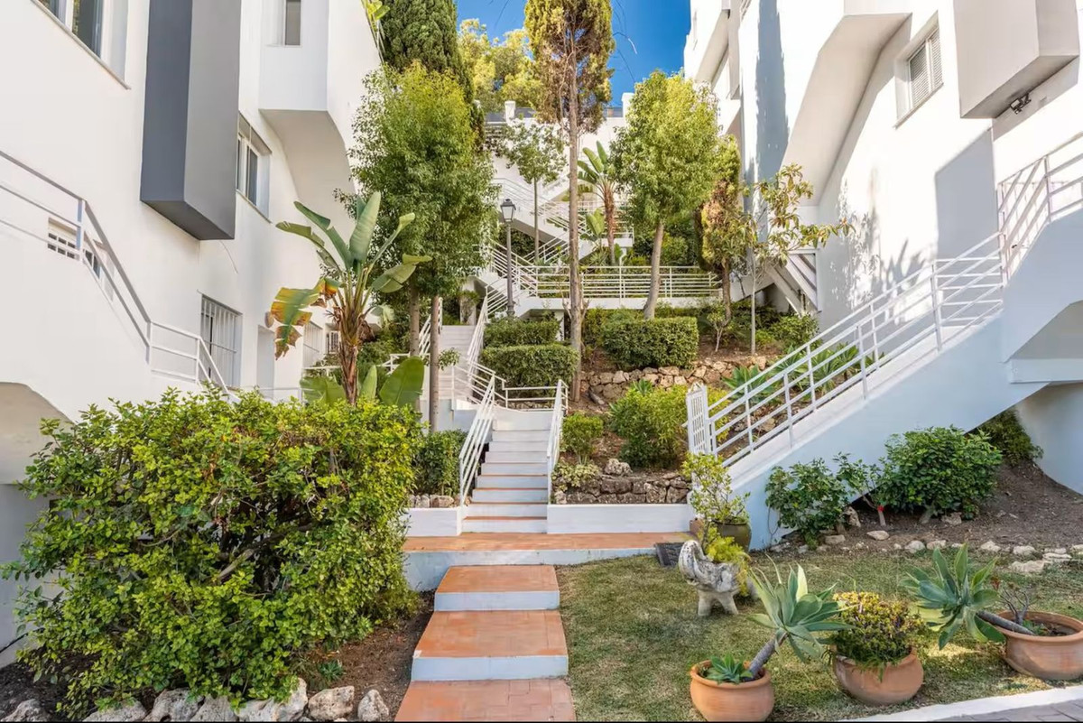 Te koop Middle Floor Apartment Costa Del Sol Nueva Andalucía € 749.000,-