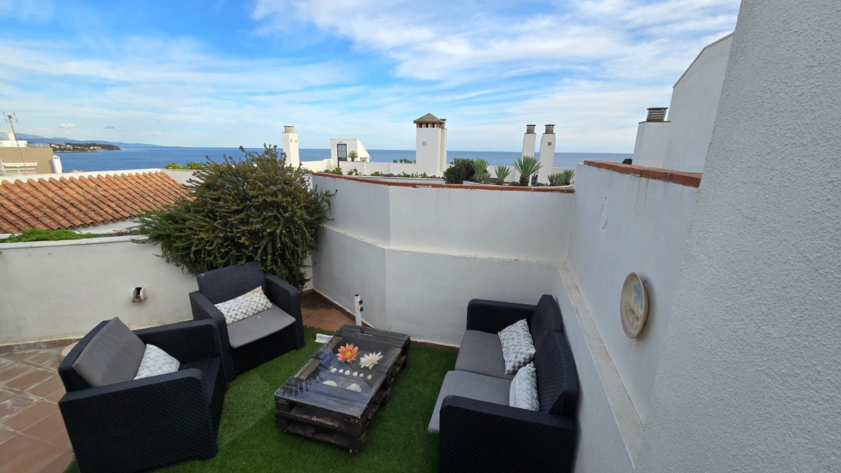 Te koop Middle Floor Apartment Costa Del Sol Estepona € 299.900,-