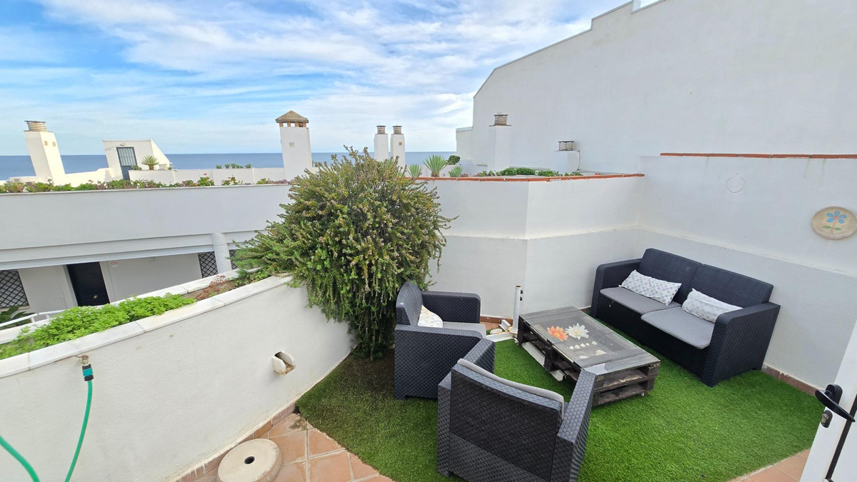 Te koop Middle Floor Apartment Costa Del Sol Estepona € 299.900,-