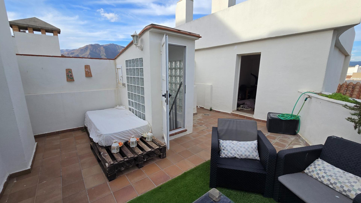 Te koop Middle Floor Apartment Costa Del Sol Estepona € 299.900,-