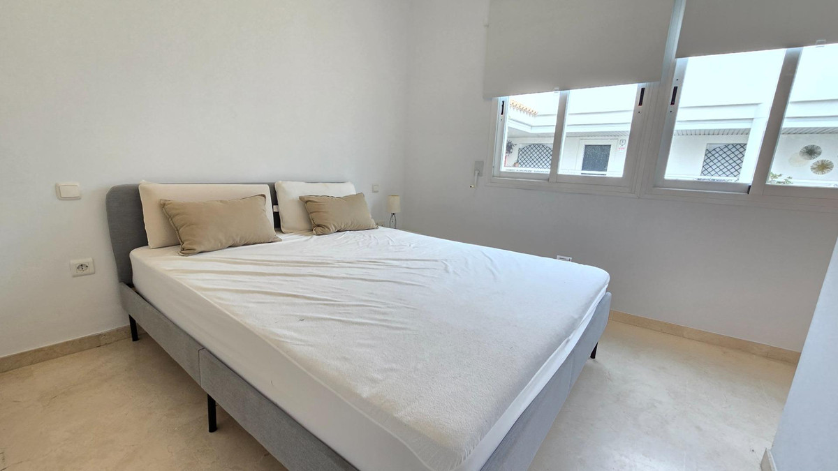 Te koop Middle Floor Apartment Costa Del Sol Estepona € 299.900,-