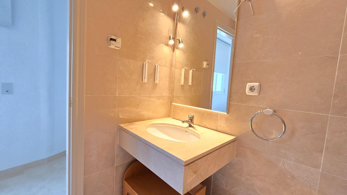 Te koop Middle Floor Apartment Costa Del Sol Estepona € 299.900,-