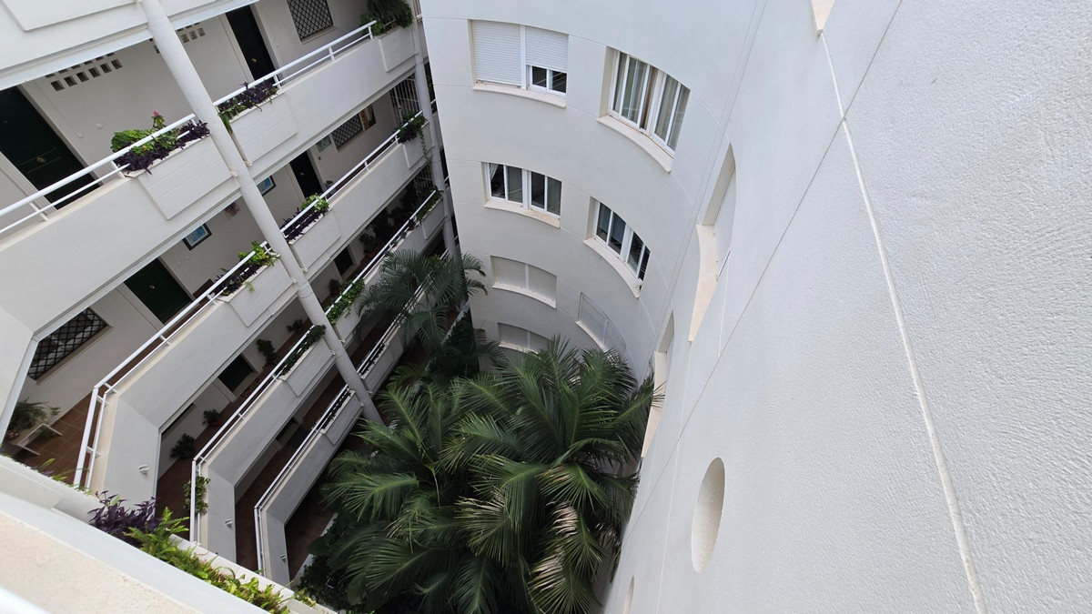 Te koop Middle Floor Apartment Costa Del Sol Estepona € 299.900,-