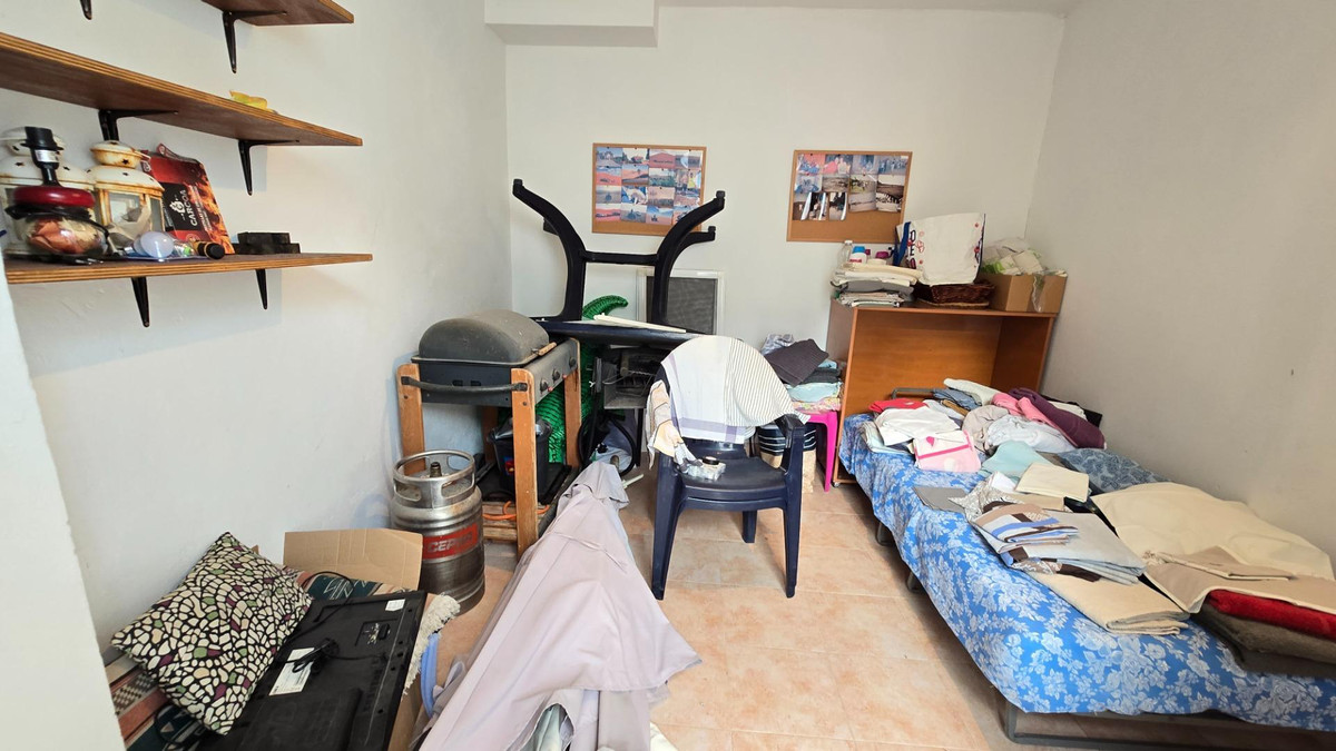 Te koop Middle Floor Apartment Costa Del Sol Estepona € 299.900,-