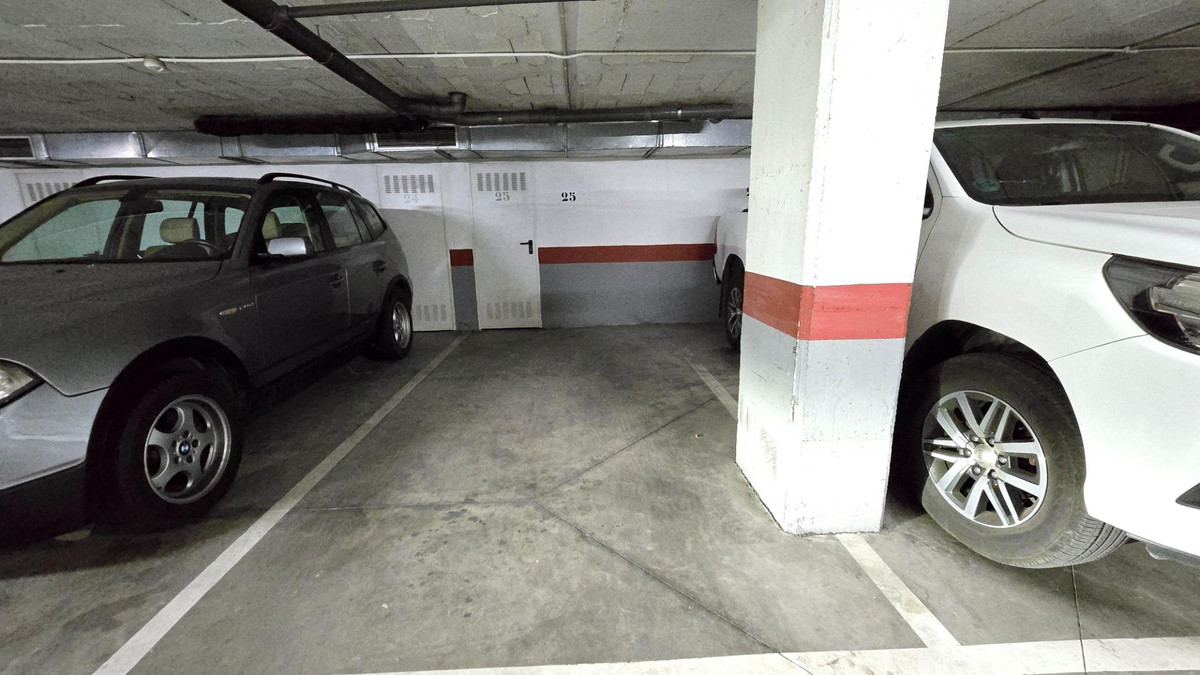 Te koop Middle Floor Apartment Costa Del Sol Estepona € 299.900,-