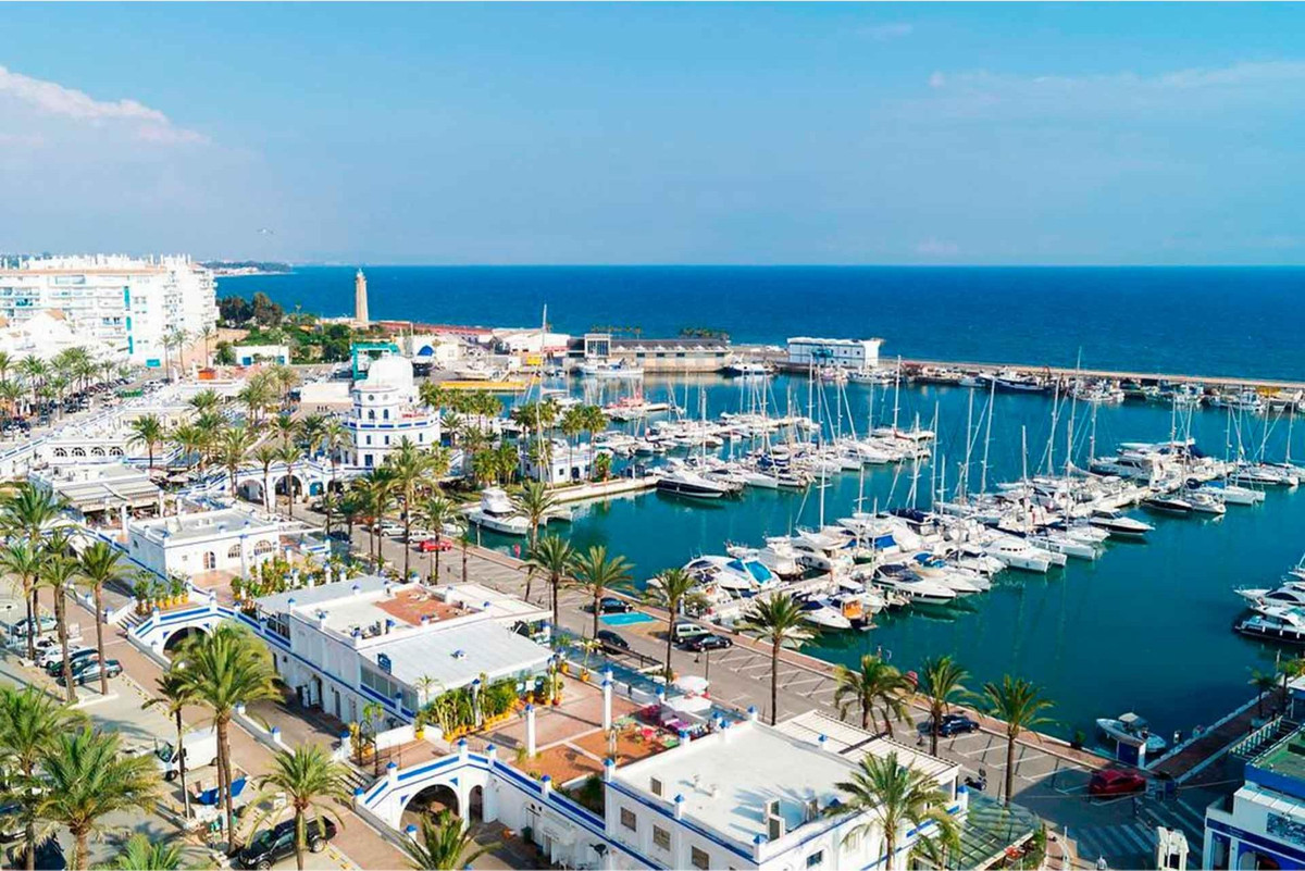 Te koop Middle Floor Apartment Costa Del Sol Estepona € 299.900,-