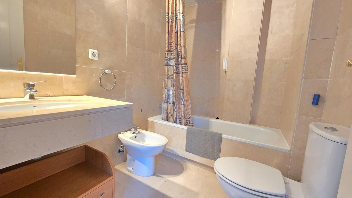 Te koop Middle Floor Apartment Costa Del Sol Estepona € 299.900,-