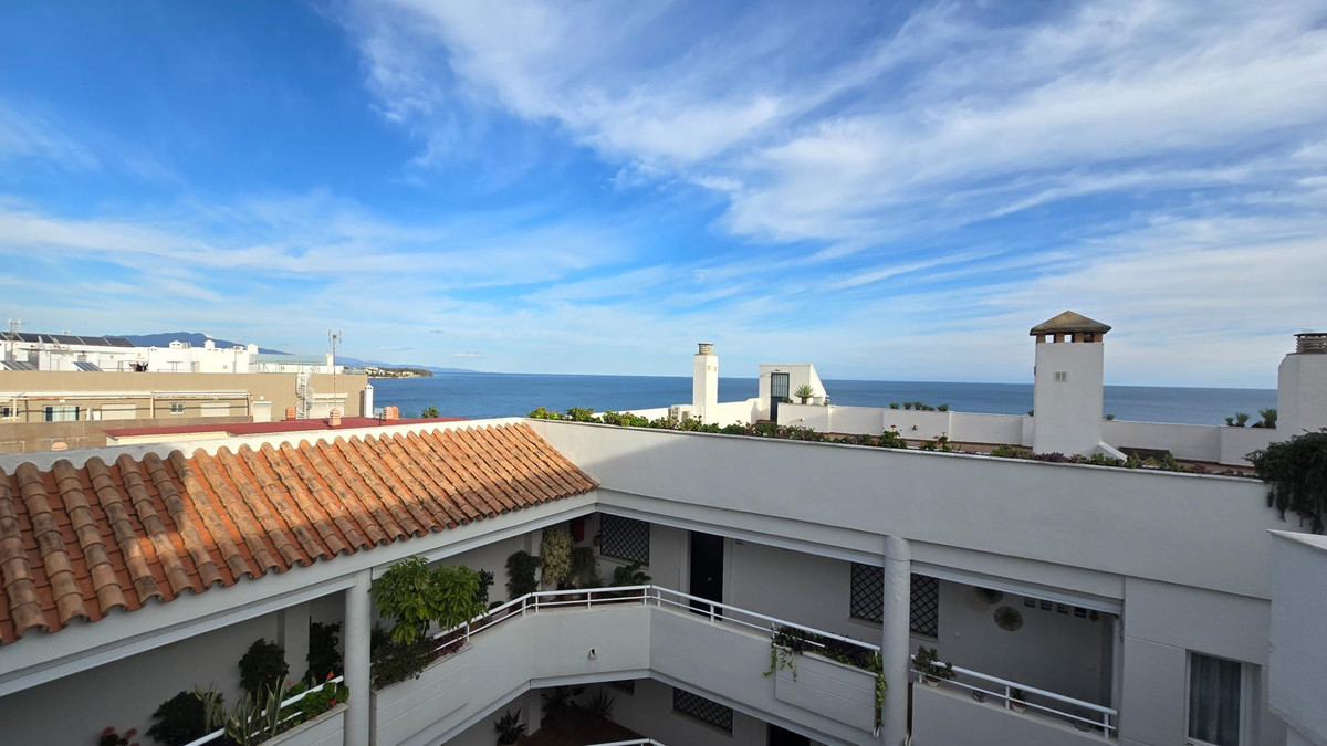 Te koop Middle Floor Apartment Costa Del Sol Estepona € 299.900,-