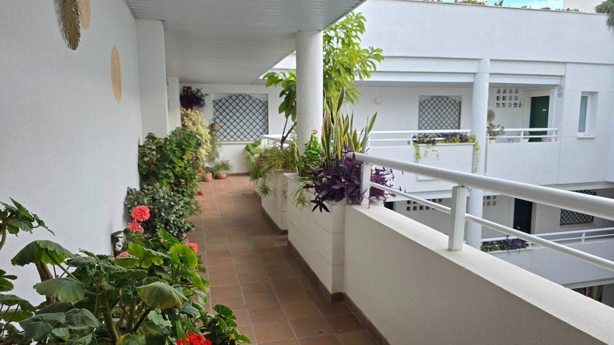 Te koop Middle Floor Apartment Costa Del Sol Estepona € 299.900,-