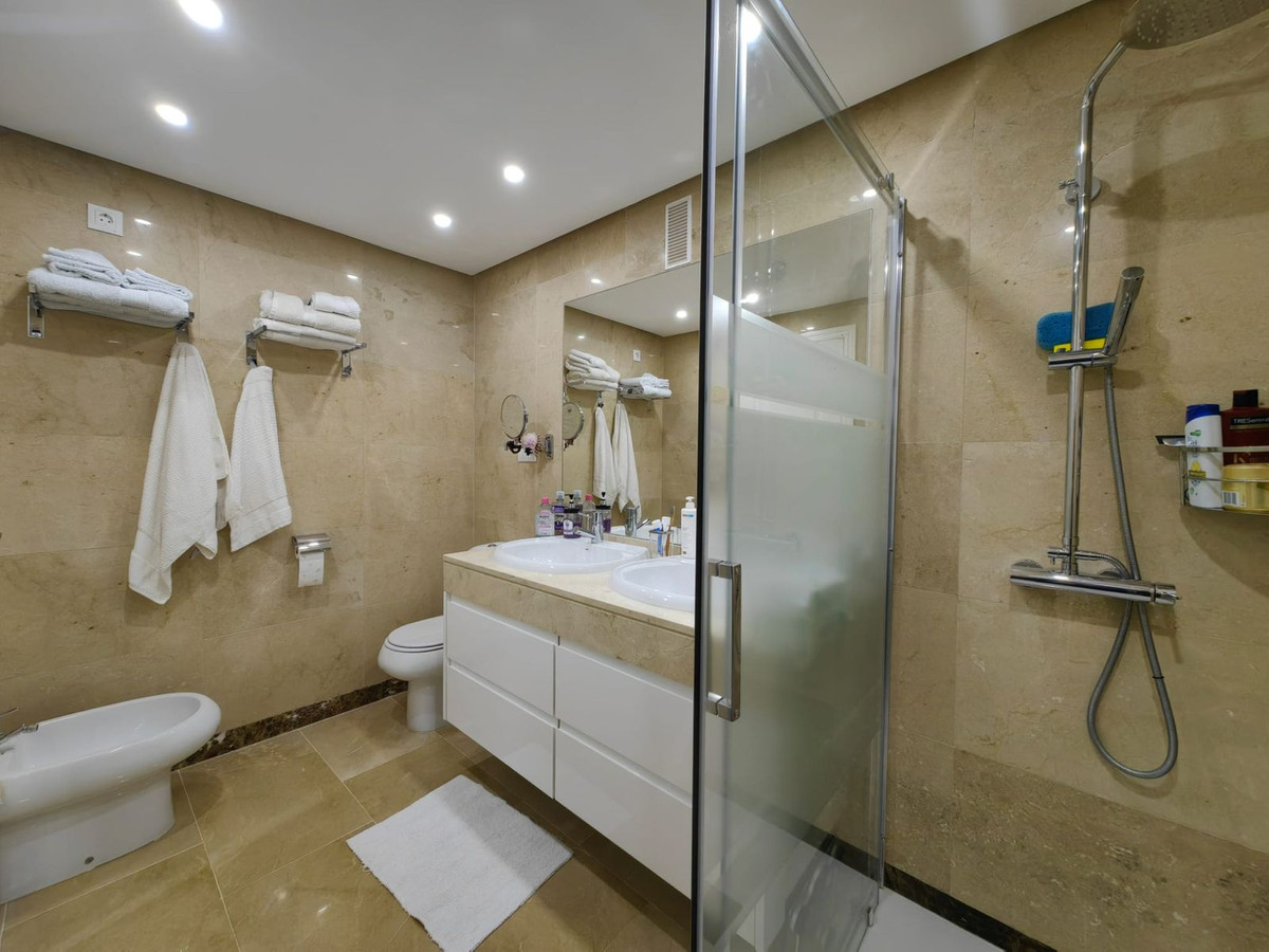 Te koop Middle Floor Apartment Costa Del Sol La Duquesa € 298.000,-