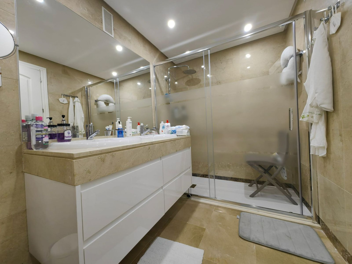 Te koop Middle Floor Apartment Costa Del Sol La Duquesa € 298.000,-