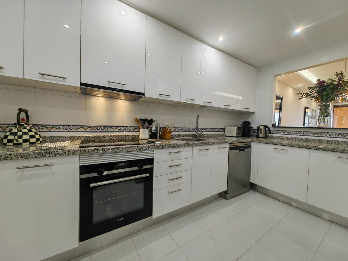 Te koop Middle Floor Apartment Costa Del Sol La Duquesa € 298.000,-