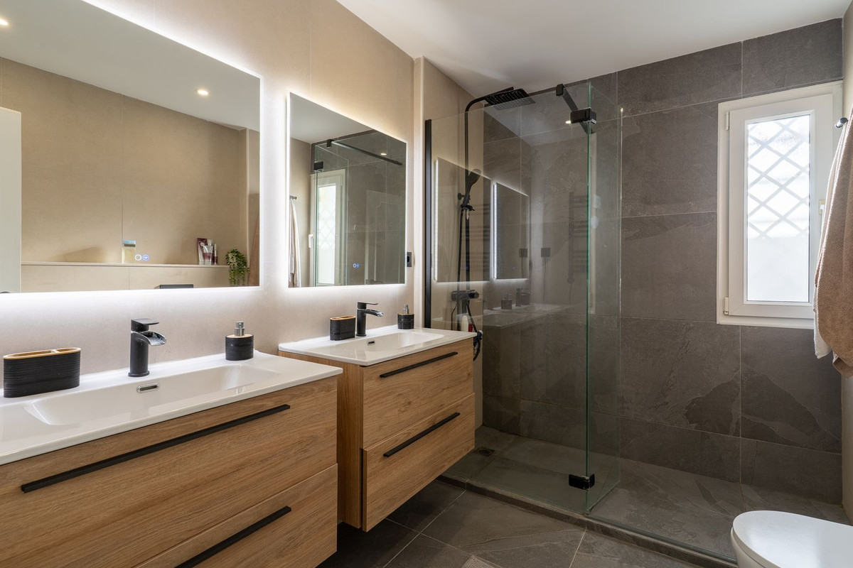 Te koop Middle Floor Apartment Costa Del Sol Nueva Andalucía € 749.000,-