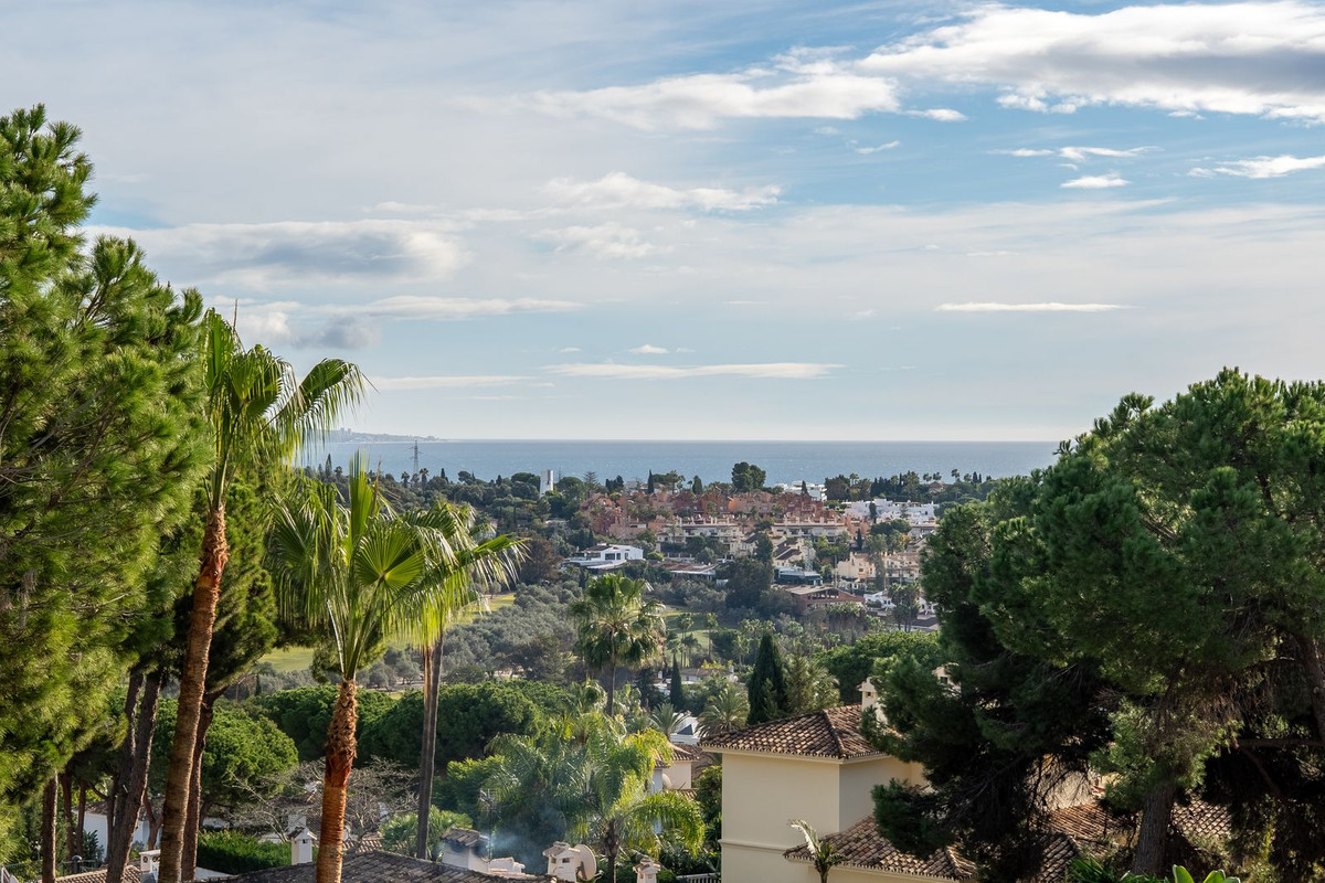 Te koop Middle Floor Apartment Costa Del Sol Nueva Andalucía € 749.000,-