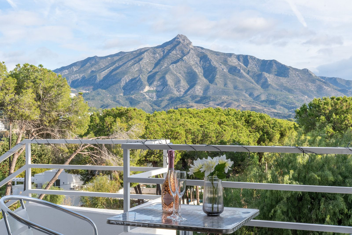 Te koop Middle Floor Apartment Costa Del Sol Nueva Andalucía € 749.000,-