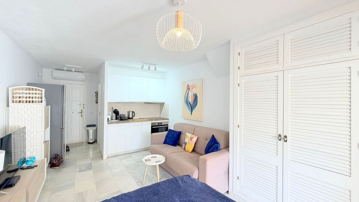 Te koop Top Floor Studio Costa Del Sol La Duquesa € 199.000,-
