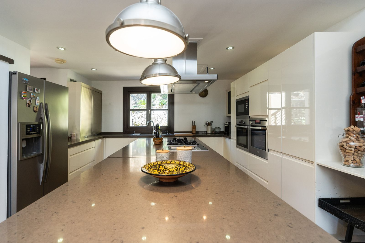 Te koop Herenhuis Costa Del Sol Benahavís € 695.000,-