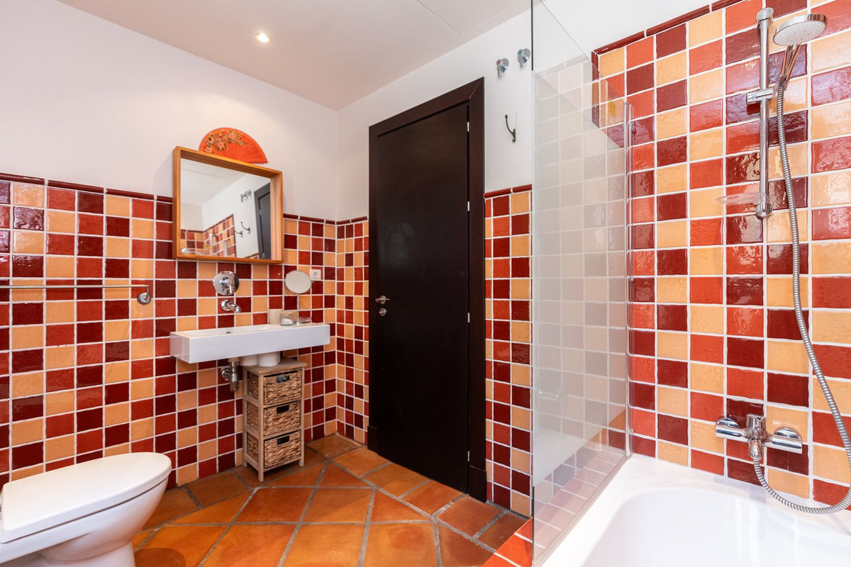 Te koop Herenhuis Costa Del Sol Benahavís € 695.000,-